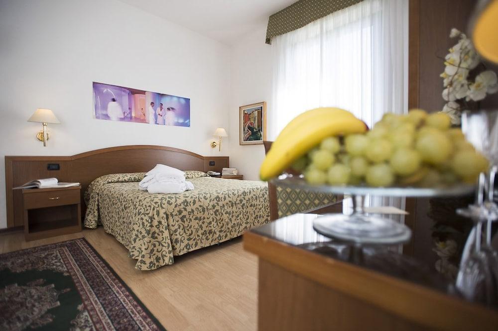Hotel Angiolino Chianciano Terme Kültér fotó